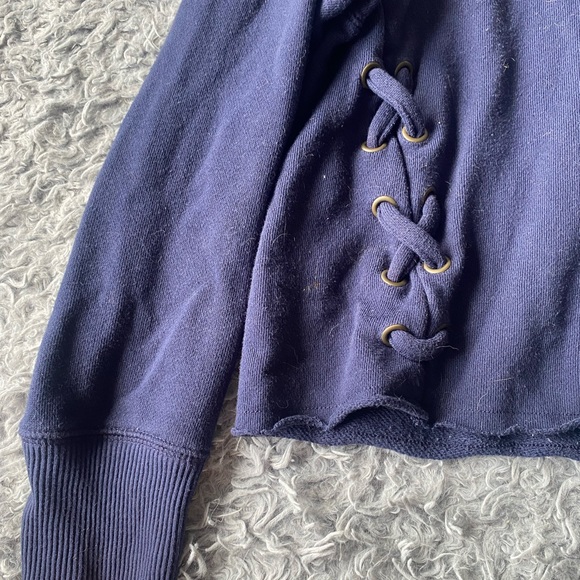 Arie Cropped Sweater - Picture 2 of 5